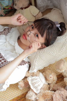 乌龟想进扇贝里吐口水